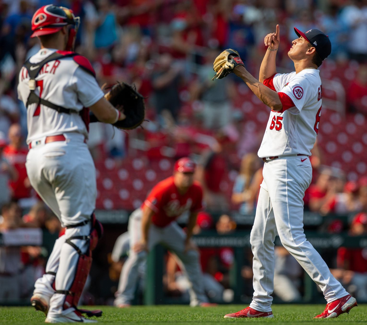 Cardinals take on Reds